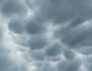 Mammatus Wolken über der Hengliwand